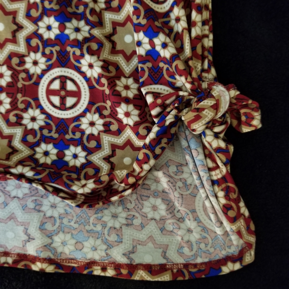 🤍 EUC LuLaRoe Red & Brown Shirt Size S - Picture 2 of 8
